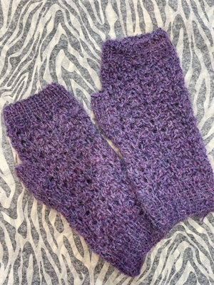 Gotland Violet Hand-knit fingerless gloves