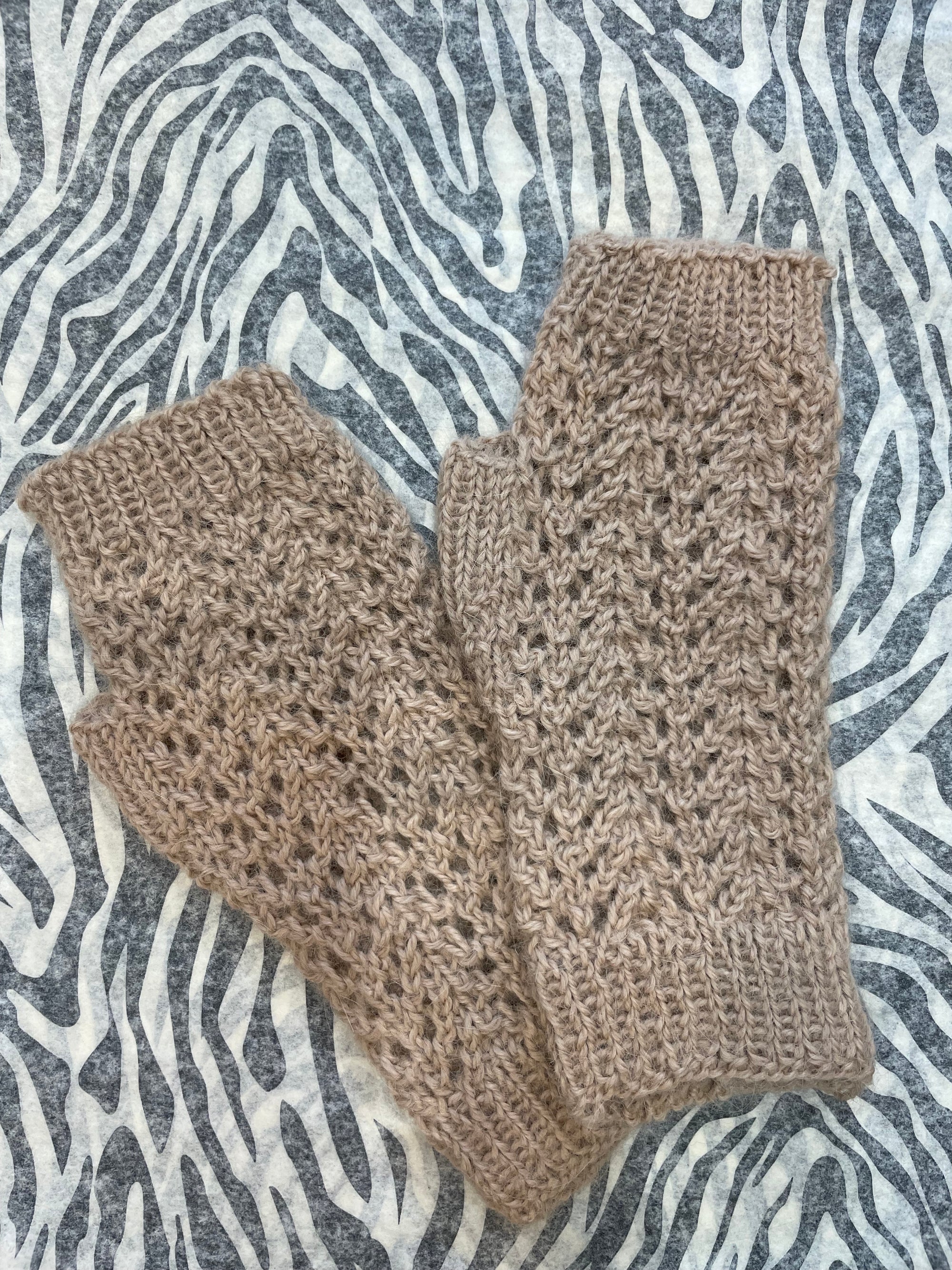 Gotland Beige Hand-knit fingerless gloves